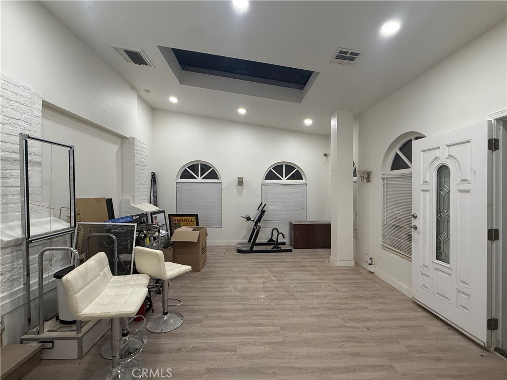 660 W 7th Street Property Photo 4