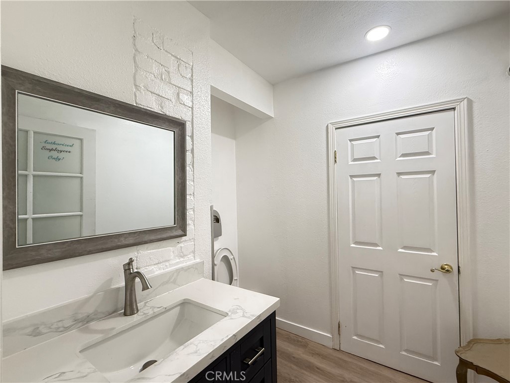 660 W 7th Street Property Photo 5