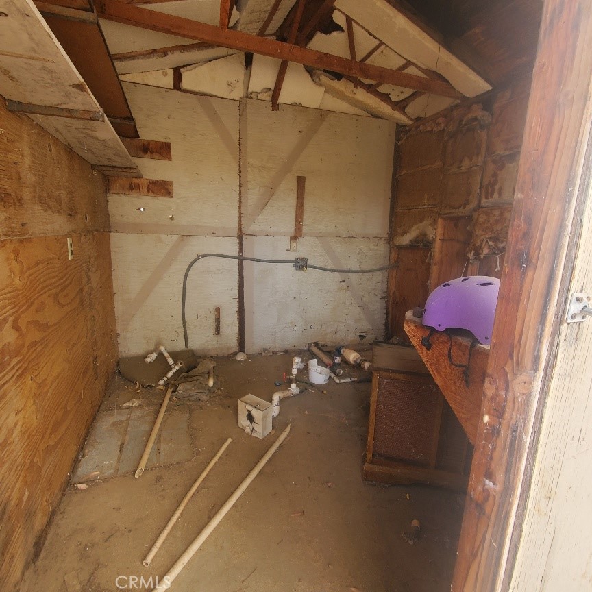 1010 N Oriole Street Property Photo 9