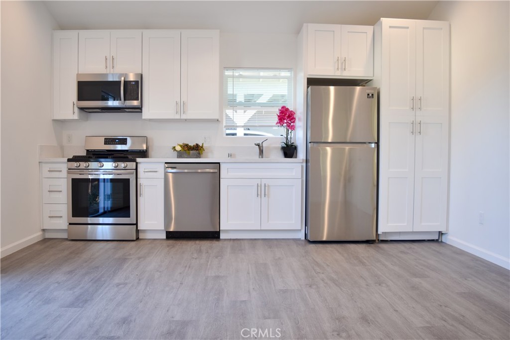6909 Glade Avenue Property Photo