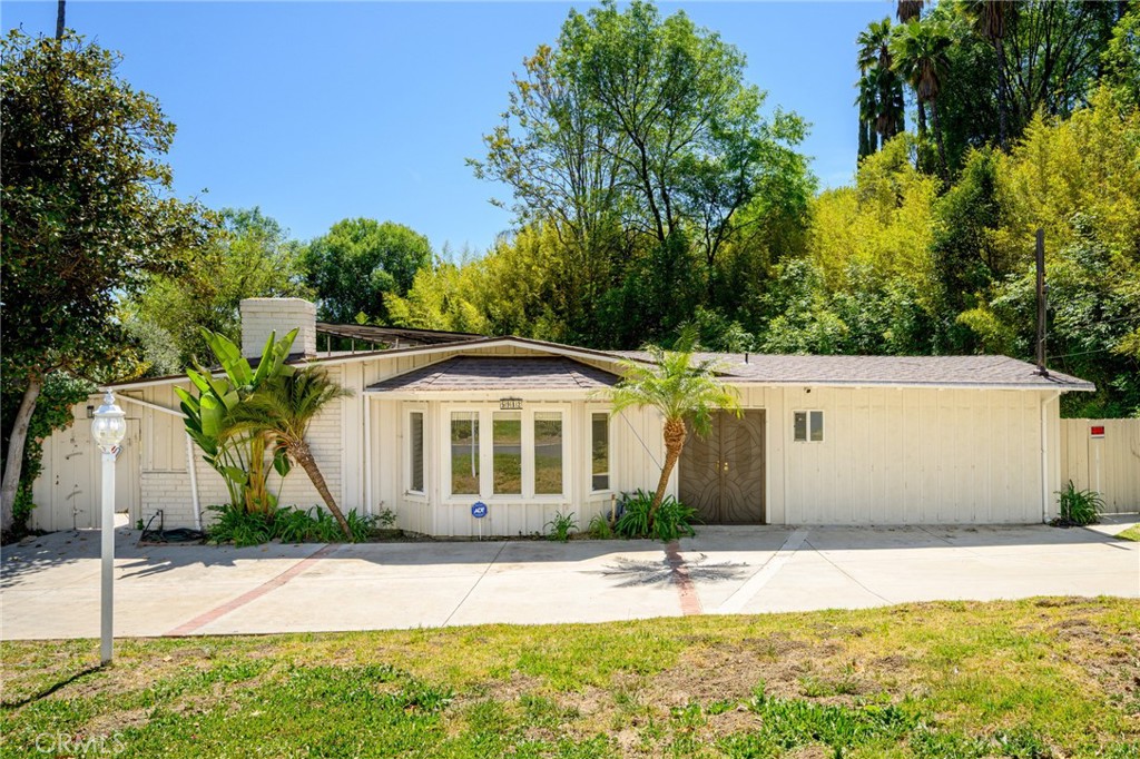 5912 Penfield Avenue Property Photo 1