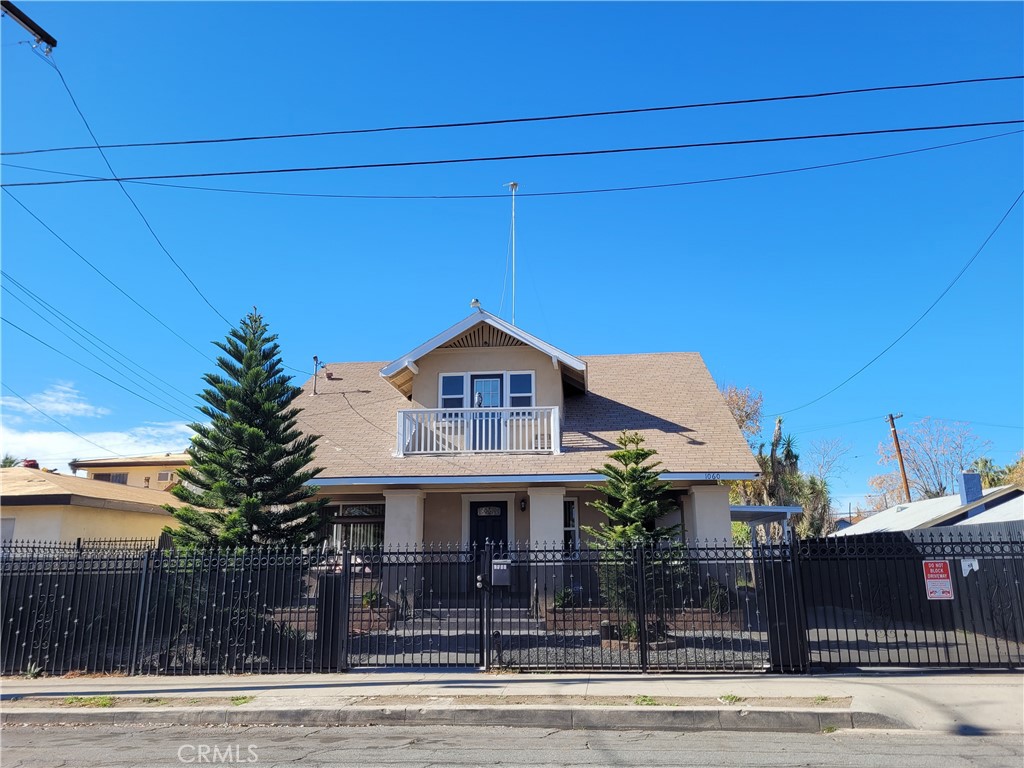 1060 N Pershing Avenue Property Photo