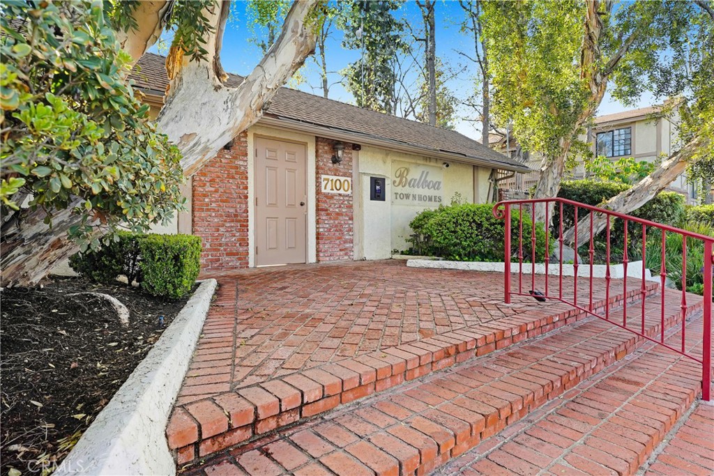 7100 Balboa Boulevard 701 Property Photo