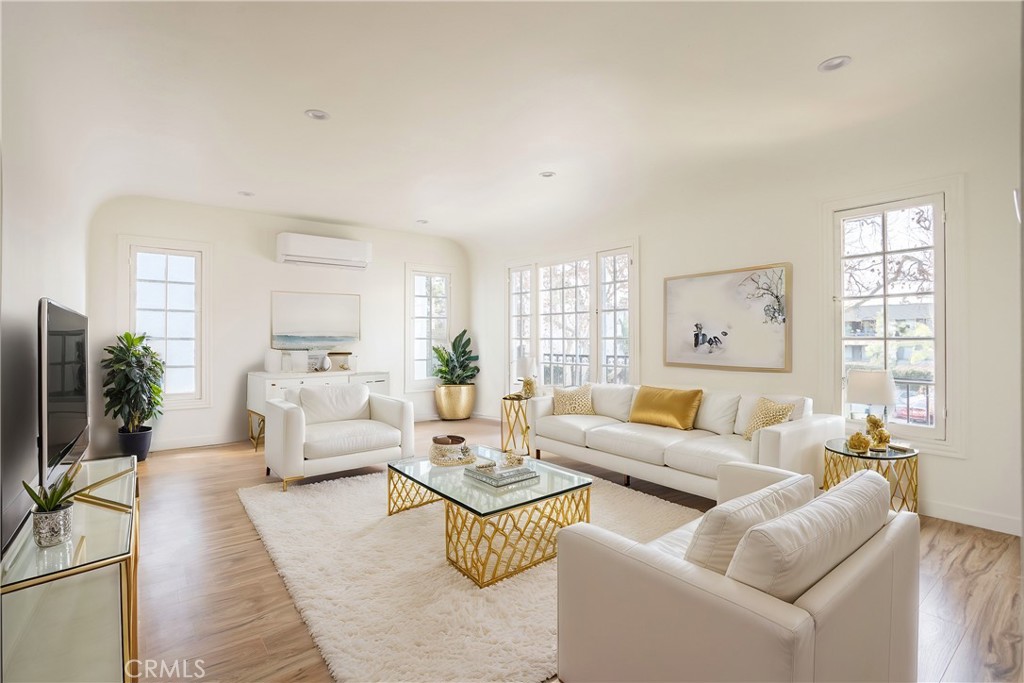 738 S Stanley Avenue Property Photo