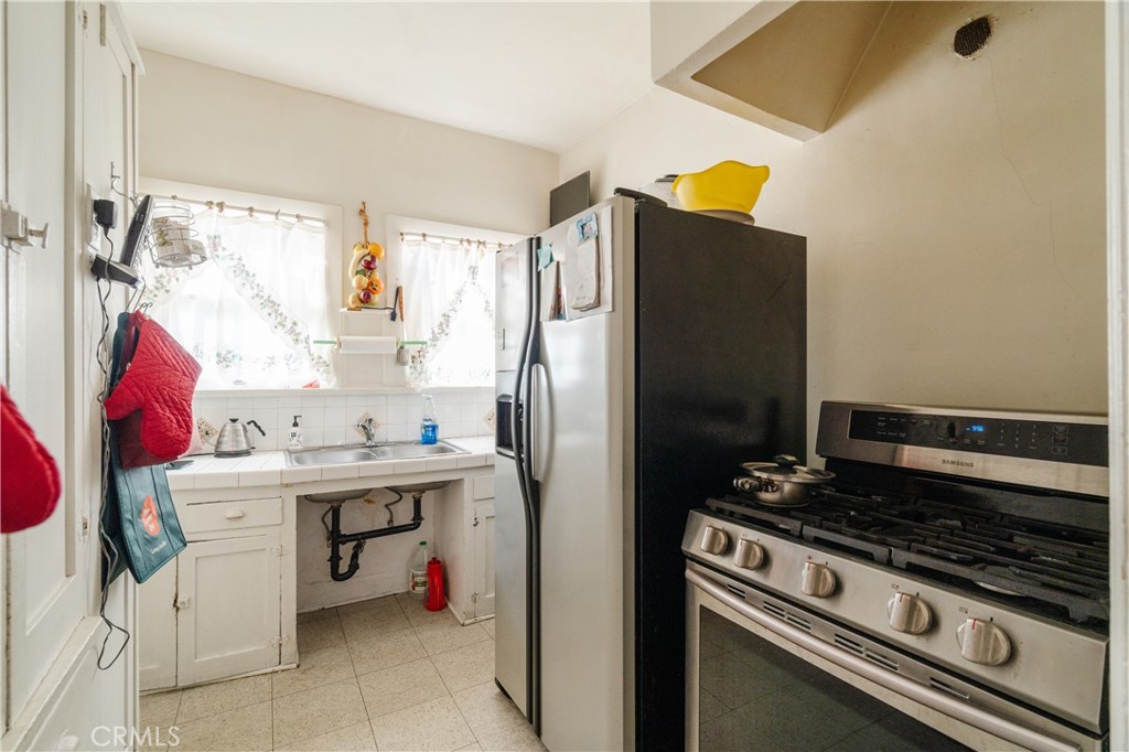 1221 5th Avenue 3 Property Photo 6