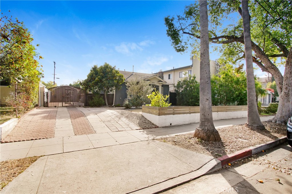 1232 E Harvard Street Property Photo
