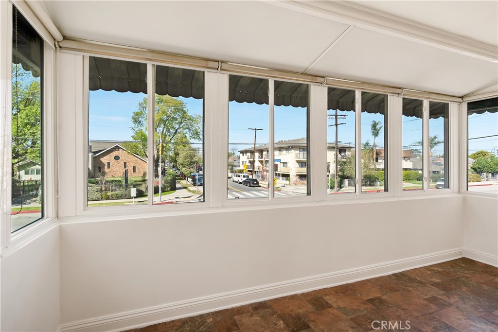 6160 Whitsett Avenue 6 Property Photo 1
