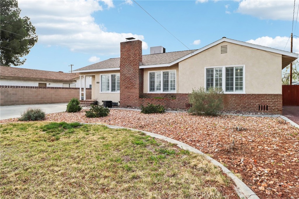 1202 W Lancaster Boulevard Property Photo 1