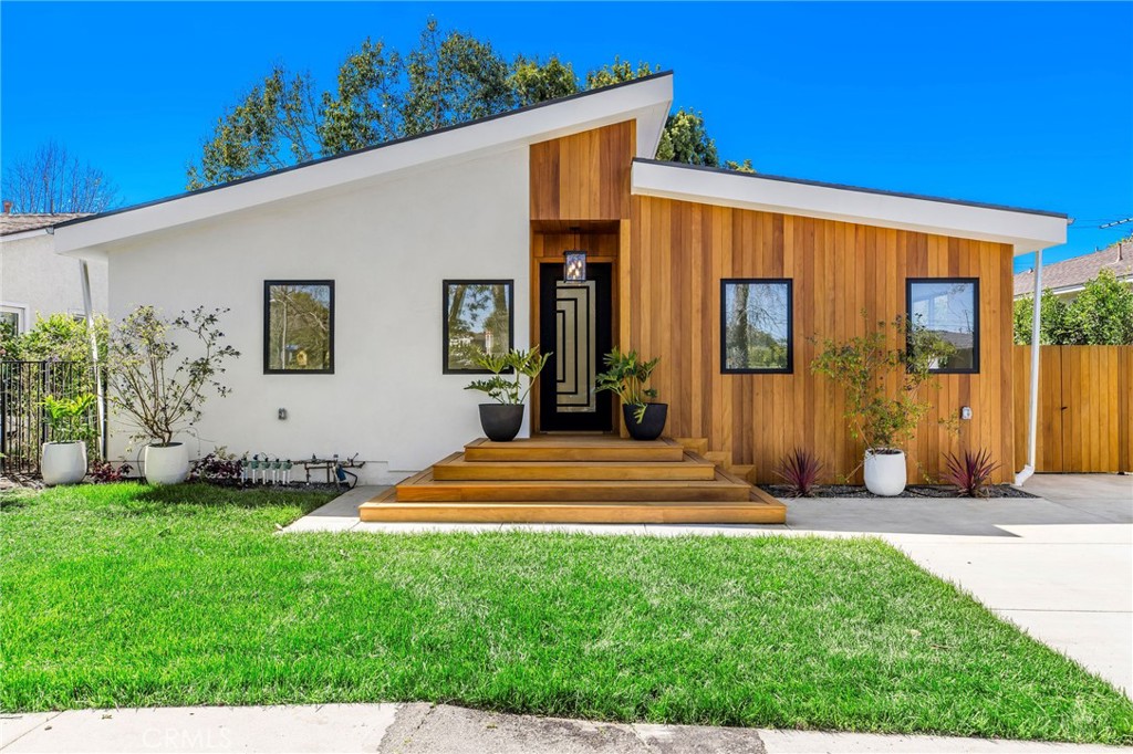 3189 S Bentley Avenue Property Photo