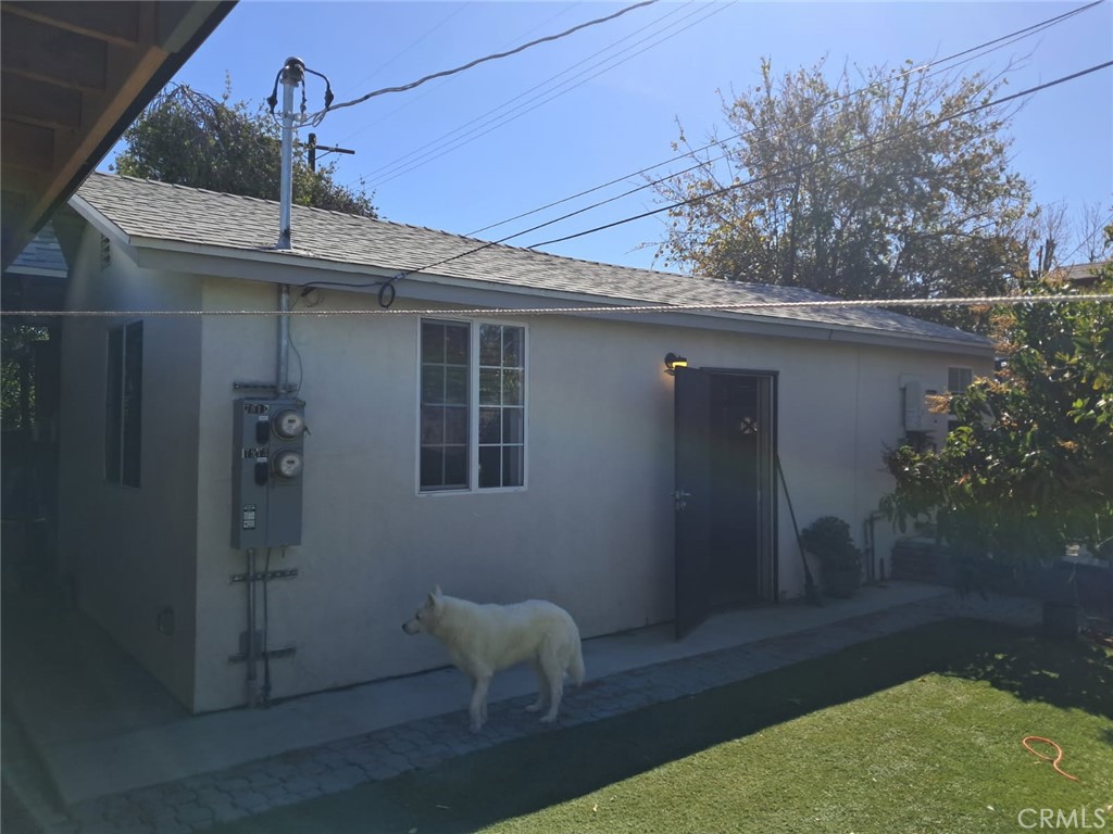 7911 Mammoth Avenue Property Photo