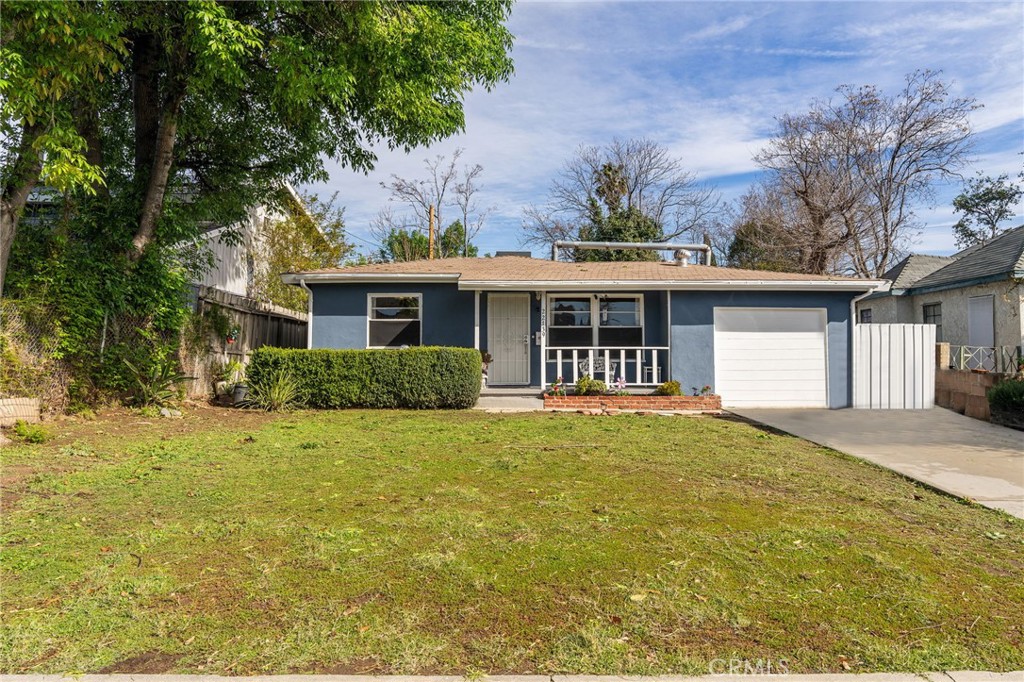 22139 Bassett Street Property Photo
