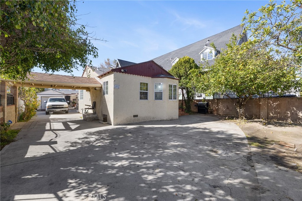 11430 Califa Street Property Photo