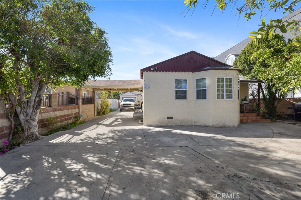 11430 Califa Street Property Photo 2