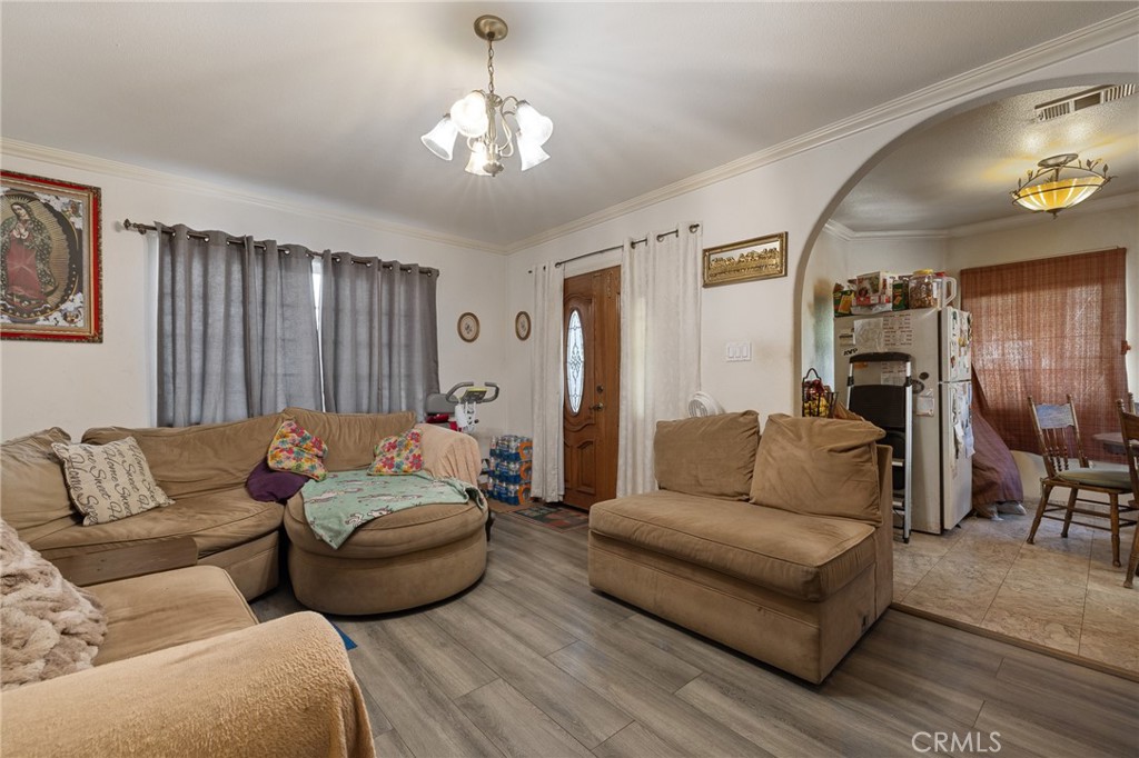 11430 Califa Street Property Photo 4