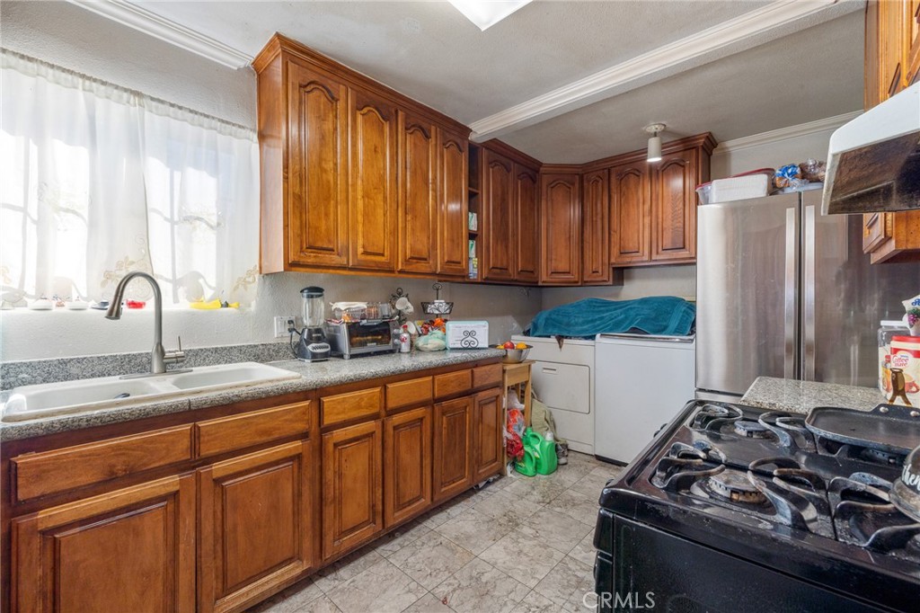 11430 Califa Street Property Photo 7