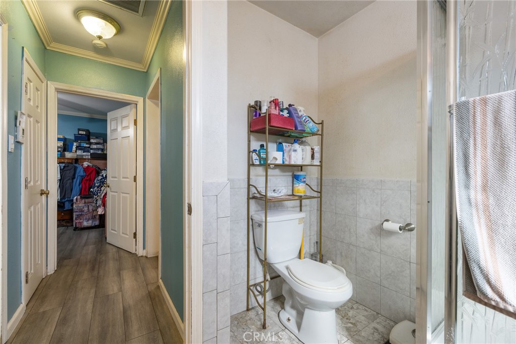 11430 Califa Street Property Photo 10