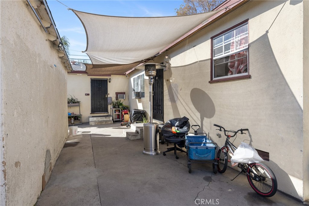 11430 Califa Street Property Photo 14