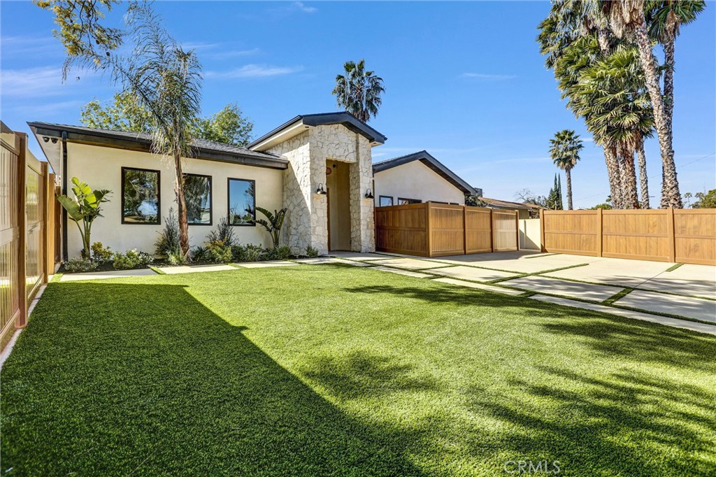 19142 Keswick Street Property Photo