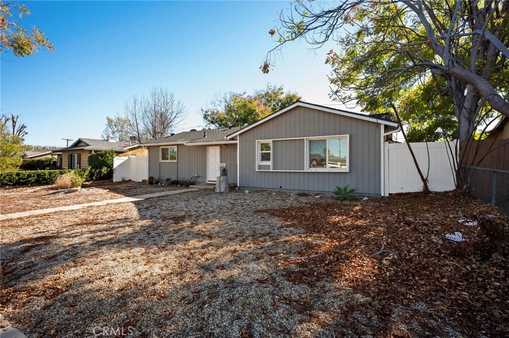 23838 Victory Boulevard Property Photo