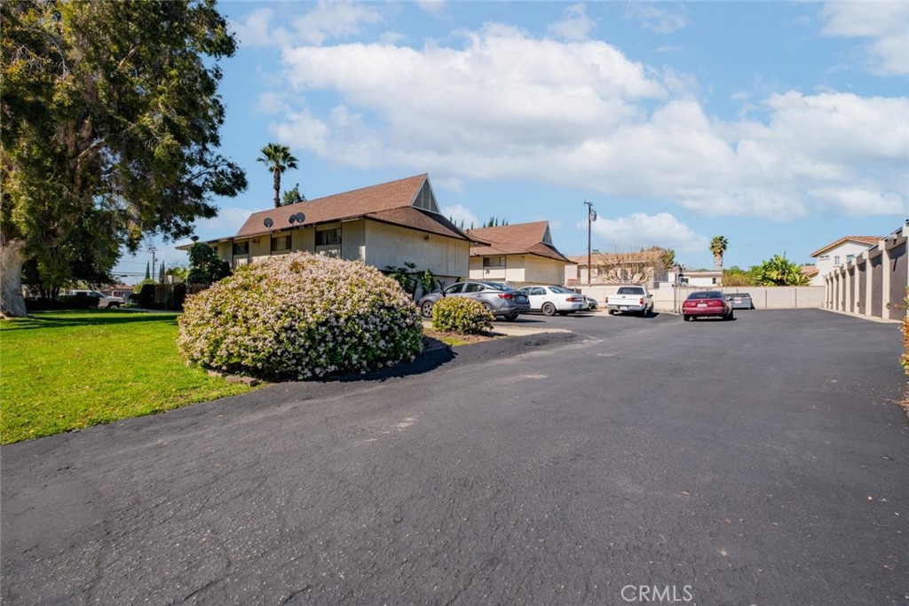 1935 Royalty Drive Property Photo