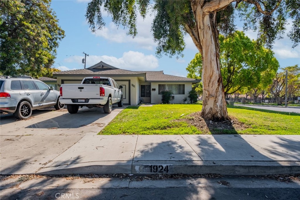 1924 Bobolink Way Property Photo