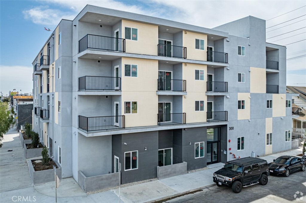 300 W 60th Street Property Photo