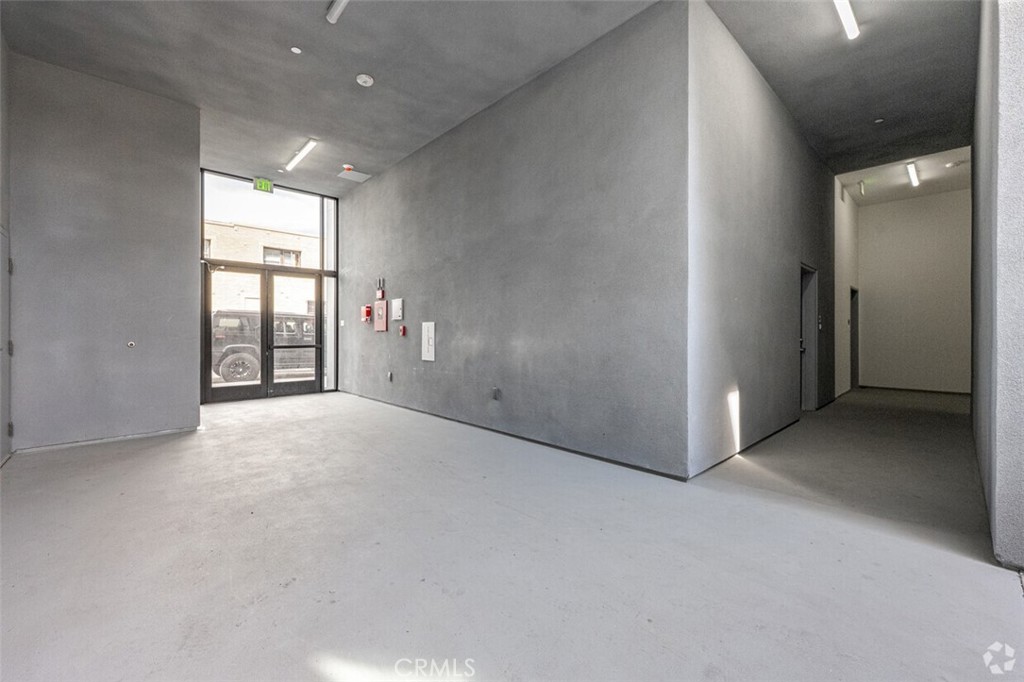 300 W 60th Street Property Photo 4