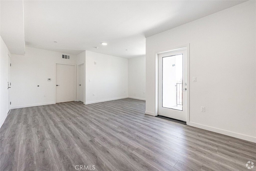 300 W 60th Street Property Photo 9