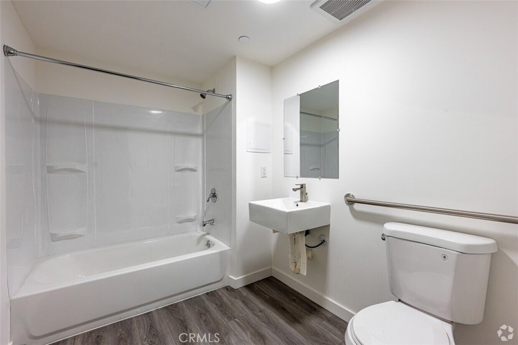 300 W 60th Street Property Photo 12