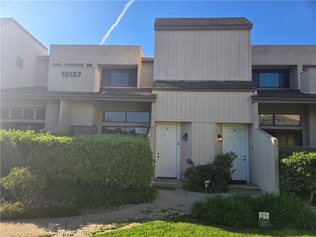 15137 Magnolia Boulevard C Property Photo