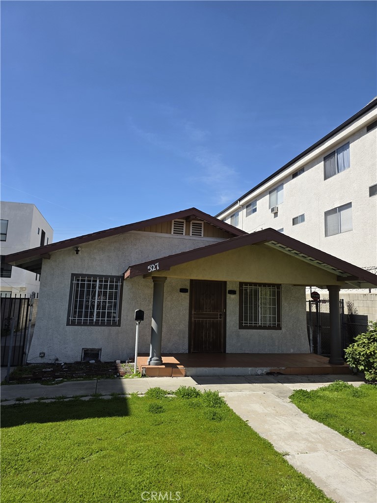 527 N Hobart Boulevard Property Photo