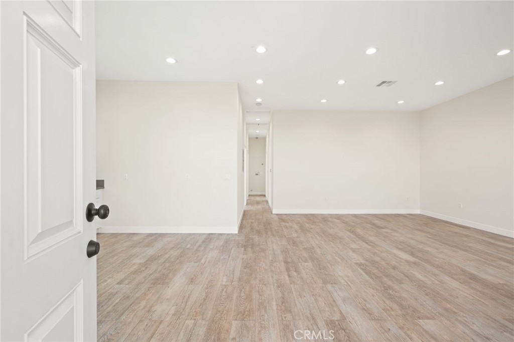 10433 Hayvenhurst Avenue Property Photo