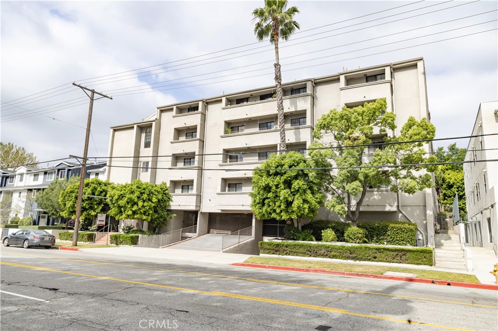 4651 Cahuenga Boulevard Property Photo 2