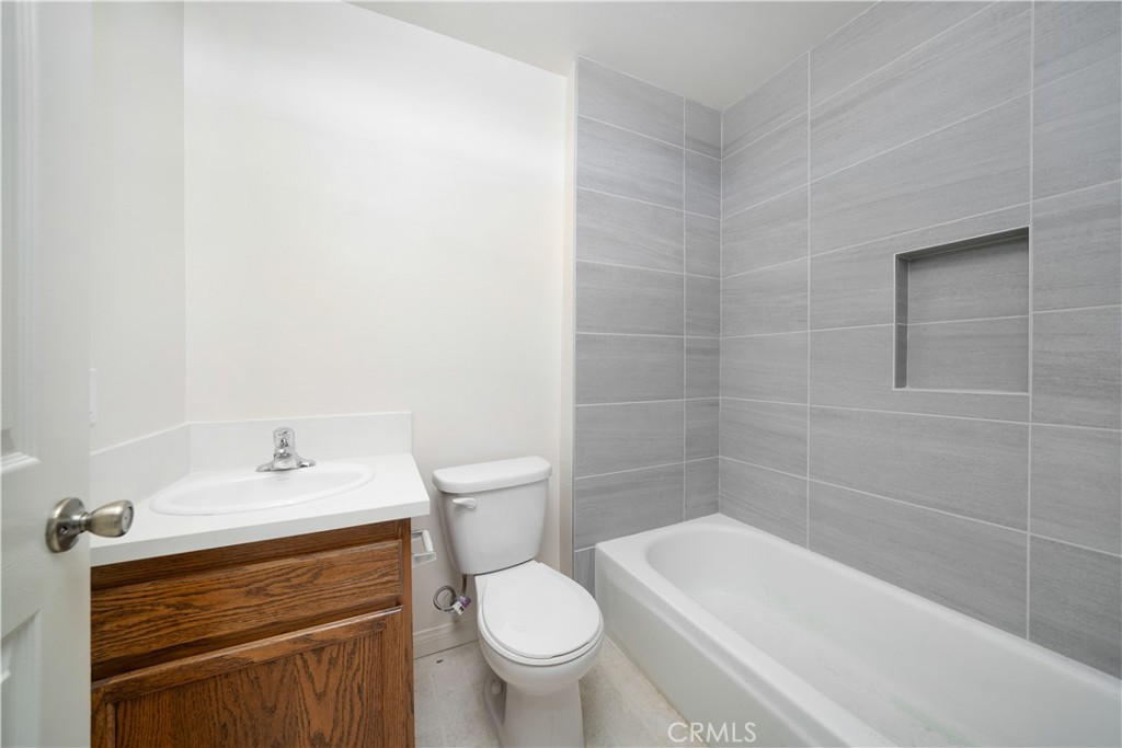 4651 Cahuenga Boulevard Property Photo 21