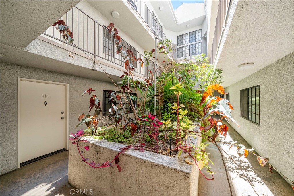 4651 Cahuenga Boulevard Property Photo 24