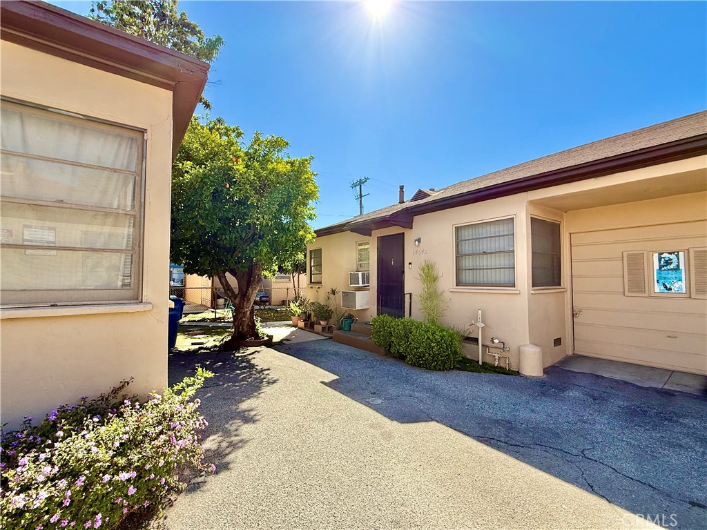 14638 Vanowen Street Property Photo 5
