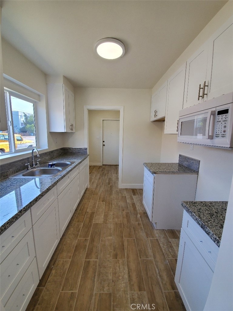 14638 Vanowen Street Property Photo 8