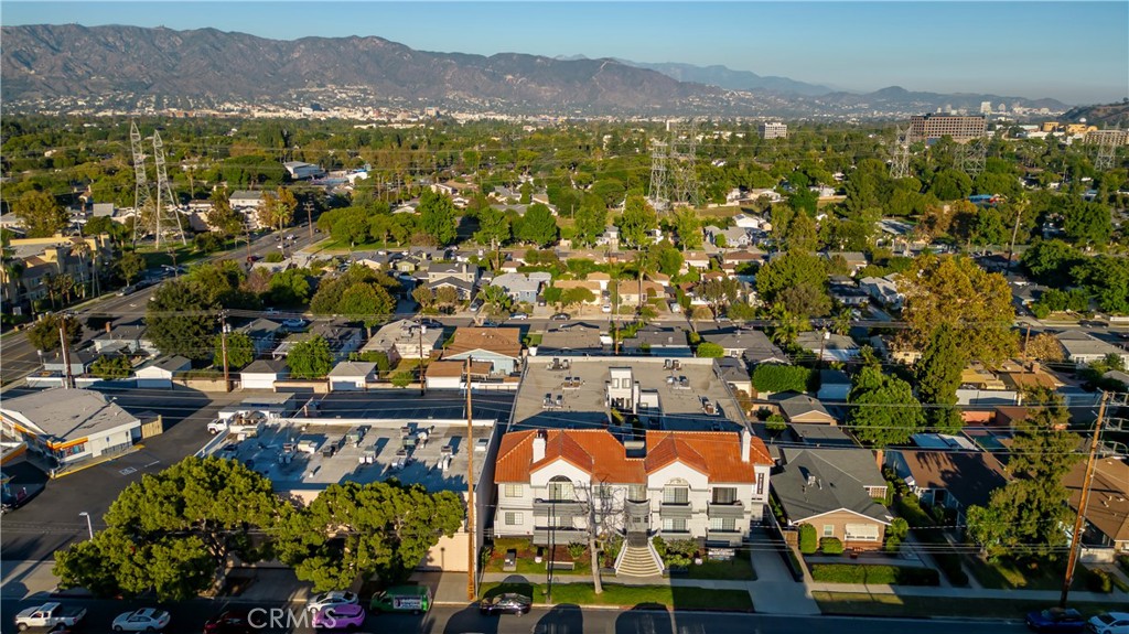 526 N Hollywood Way Property Photo 3