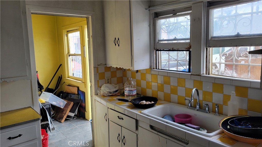 922 N Mayo Avenue Property Photo 4