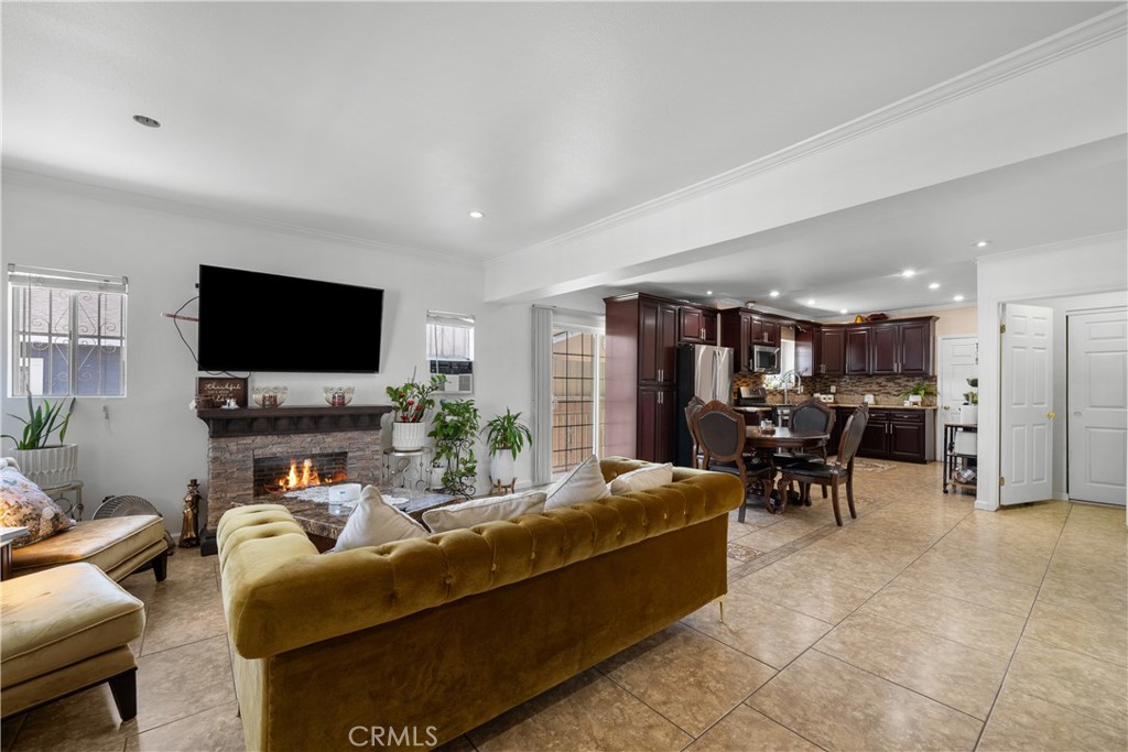 178 E 49th Street Property Photo 3