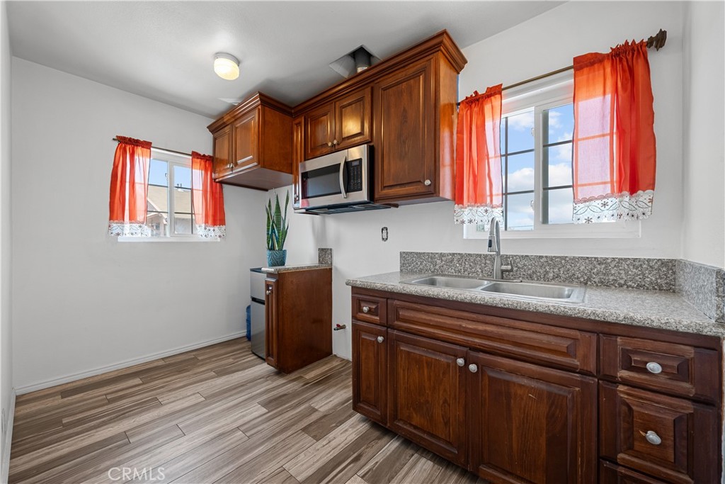 178 E 49th Street Property Photo 43