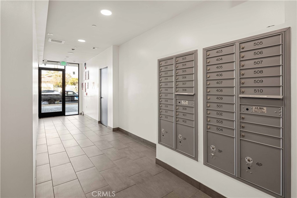 11714 Archwood Street 406 Property Photo 8