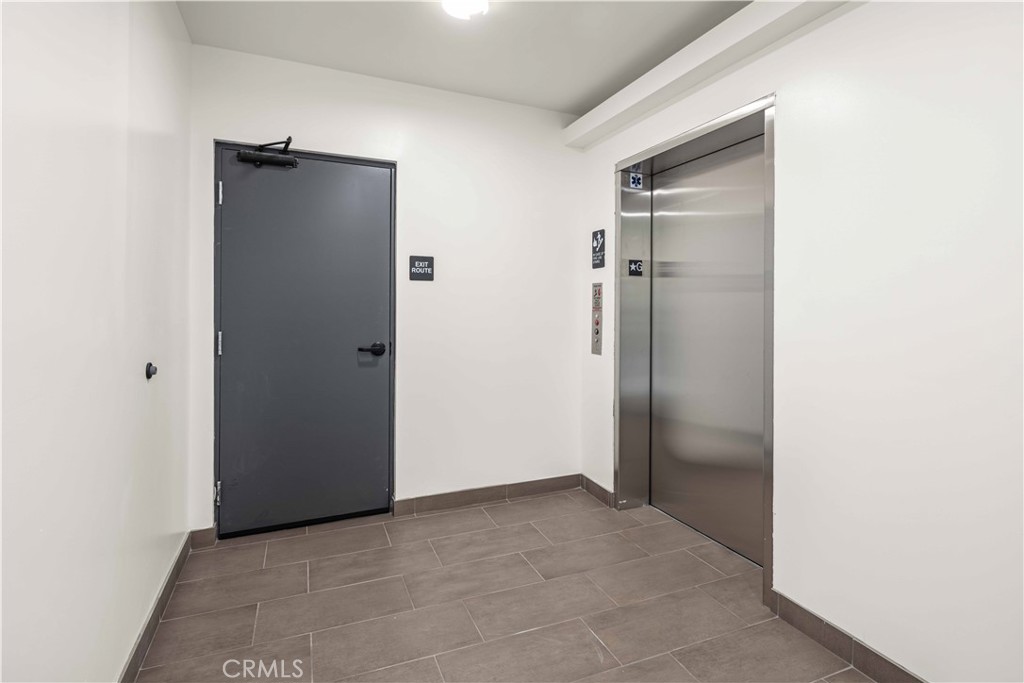 11714 Archwood Street 406 Property Photo 9