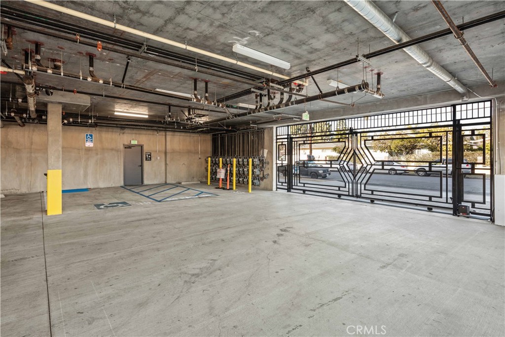 11714 Archwood Street 406 Property Photo 12