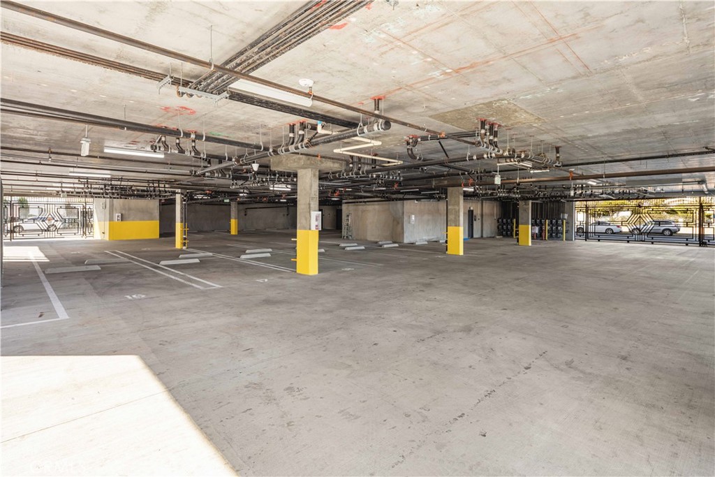 11714 Archwood Street 406 Property Photo 13