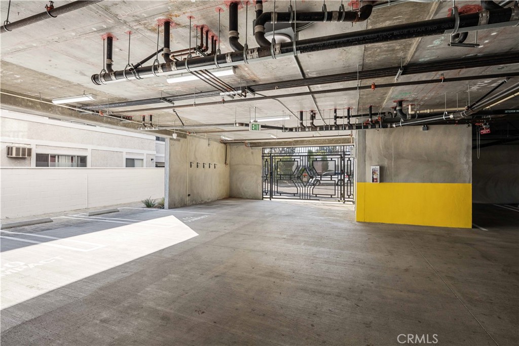 11714 Archwood Street 406 Property Photo 14