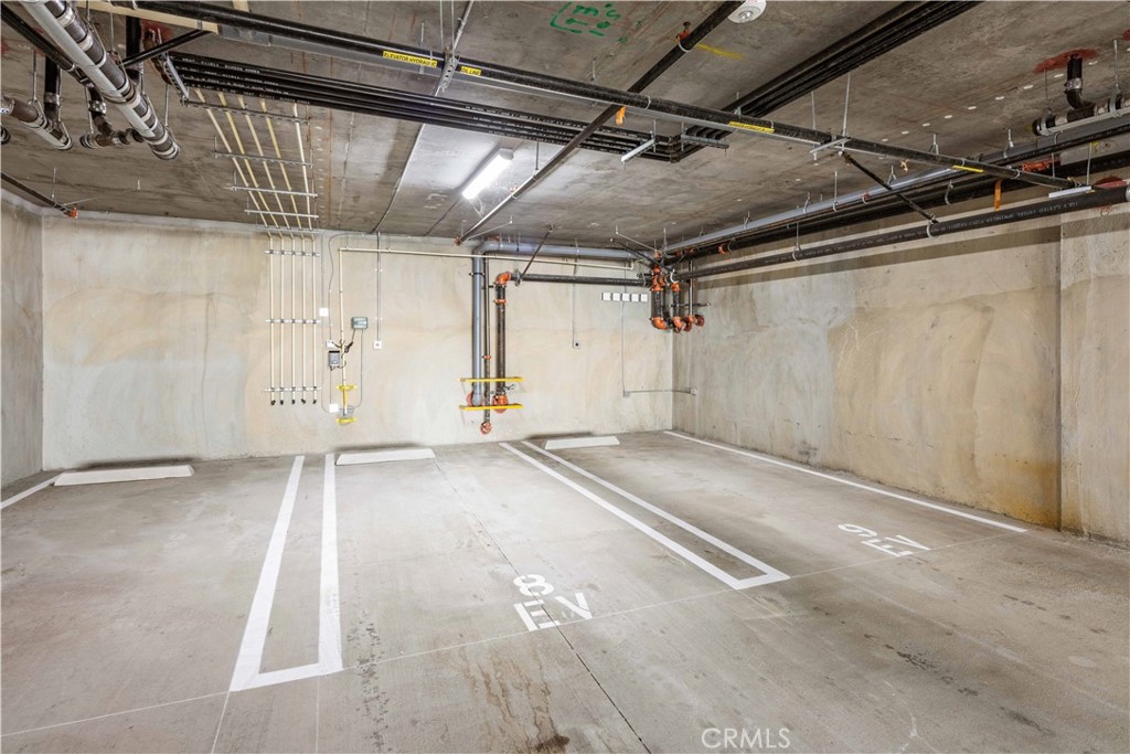 11714 Archwood Street 406 Property Photo 15