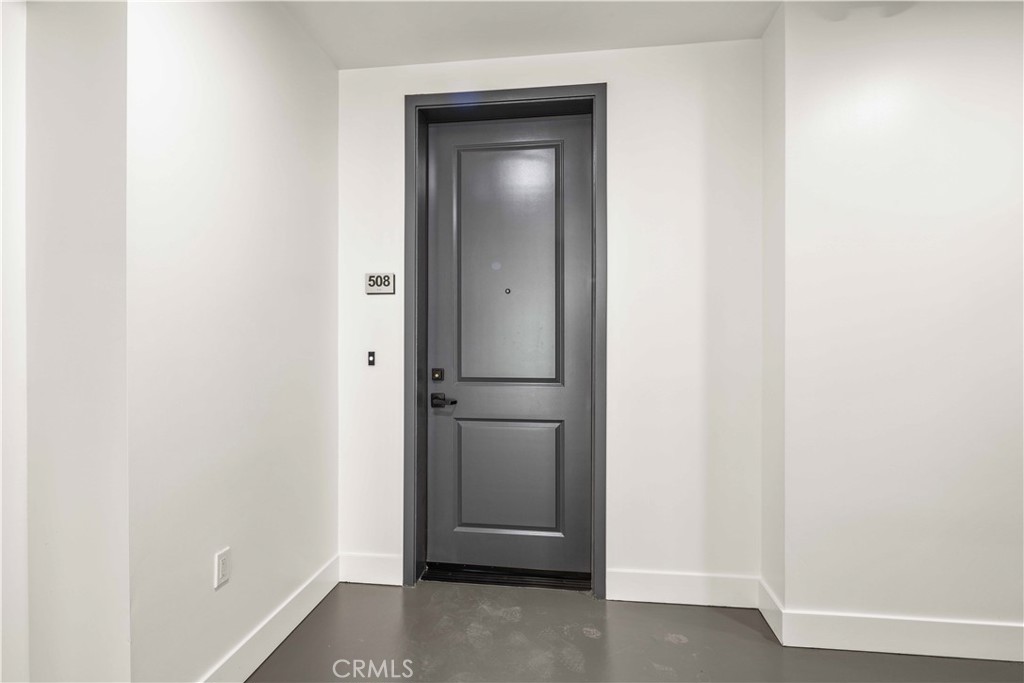 11714 Archwood Street 406 Property Photo 16