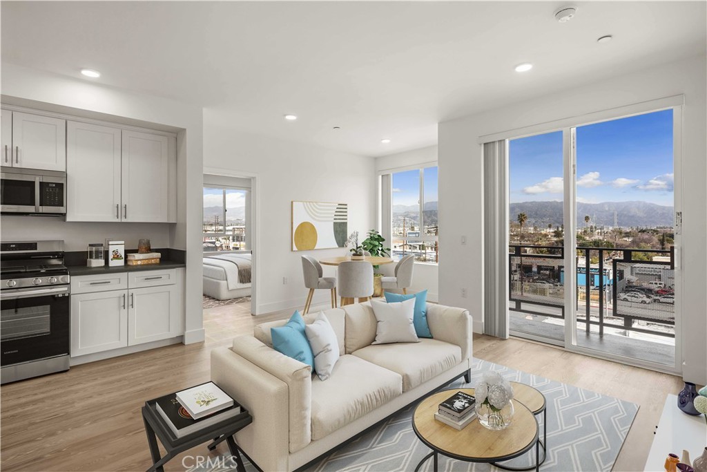 11714 Archwood Street 406 Property Photo 17