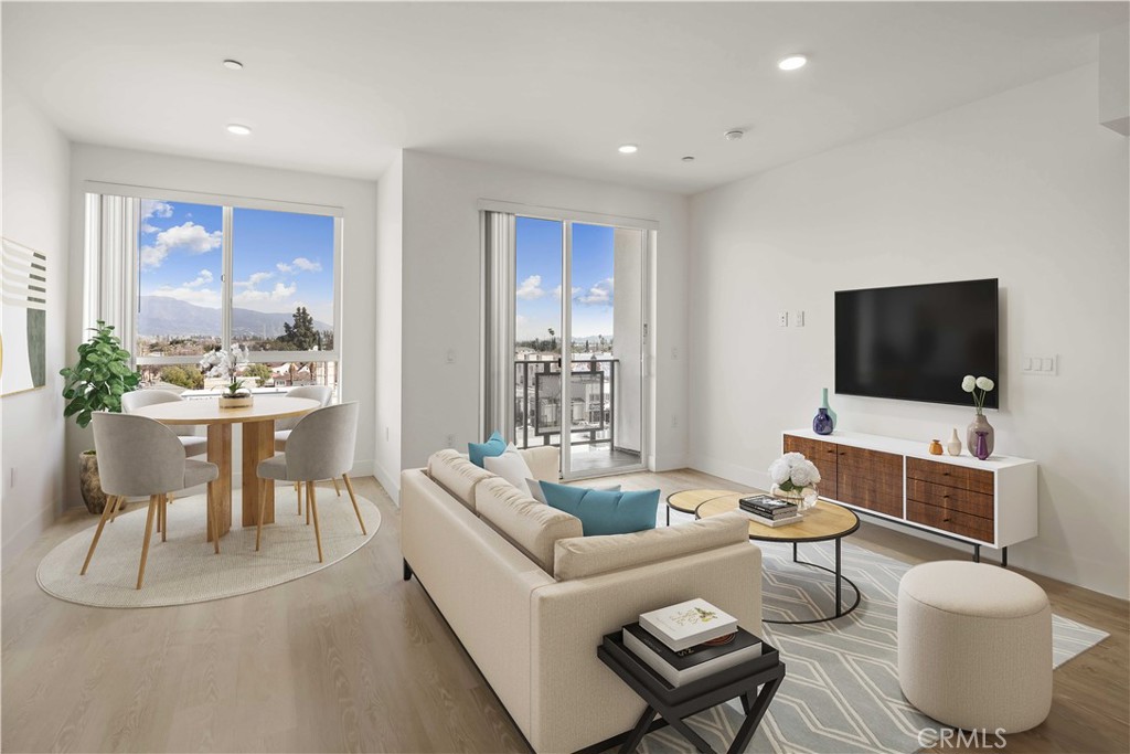 11714 Archwood Street 406 Property Photo 18